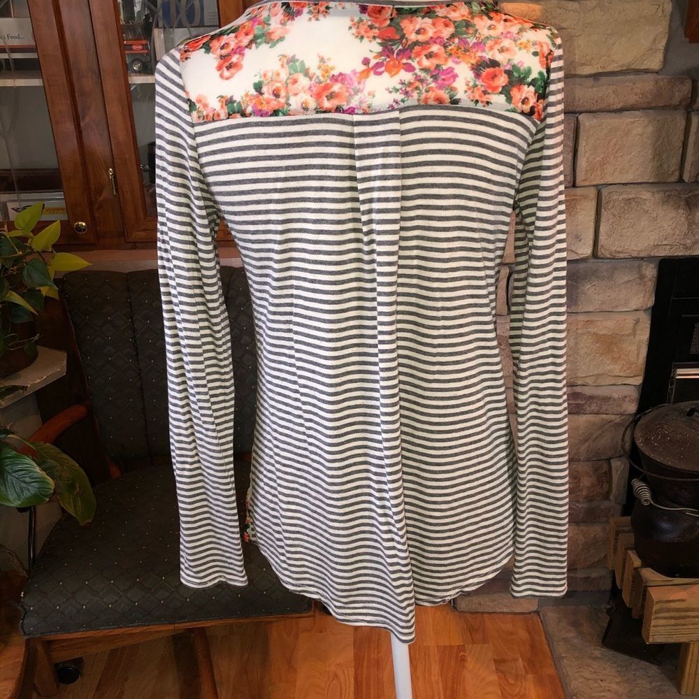Potters pot size small long sleeve striped/floral - Picture 2 of 4